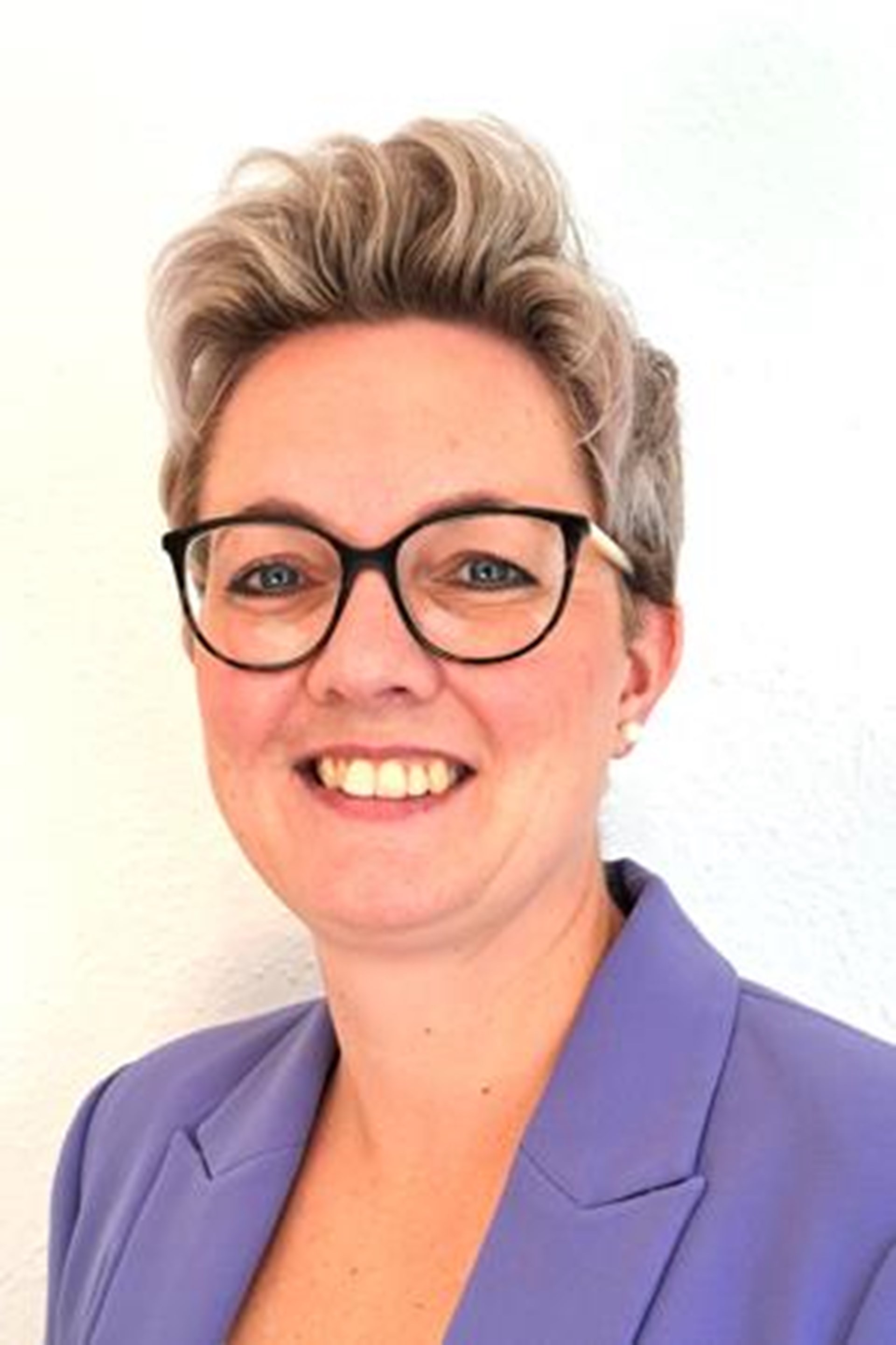 Portraitfoto Stephanie Beßler